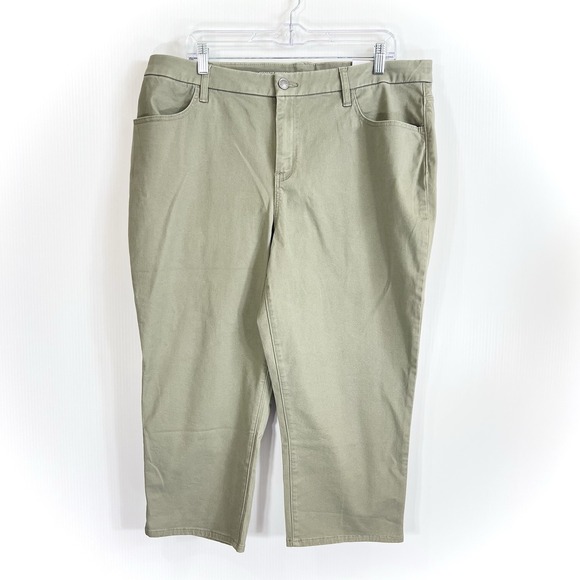 Chico's Pants - Chicos Girlfriend Slim Leg Capri Crop Pants Size 3 Perfect Stretch Green NEW